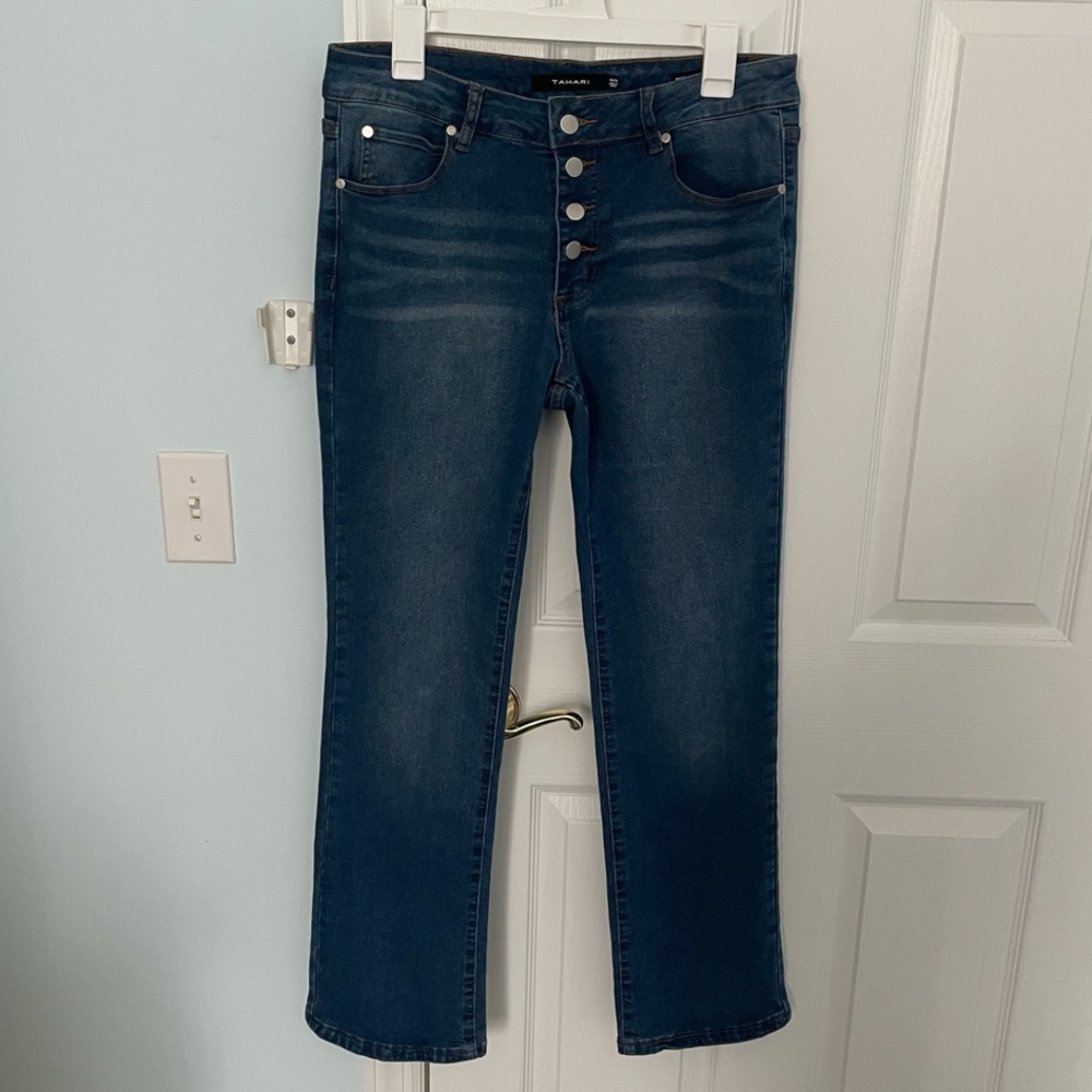 Like New! Tahari High Rise Slim Straight Jeans